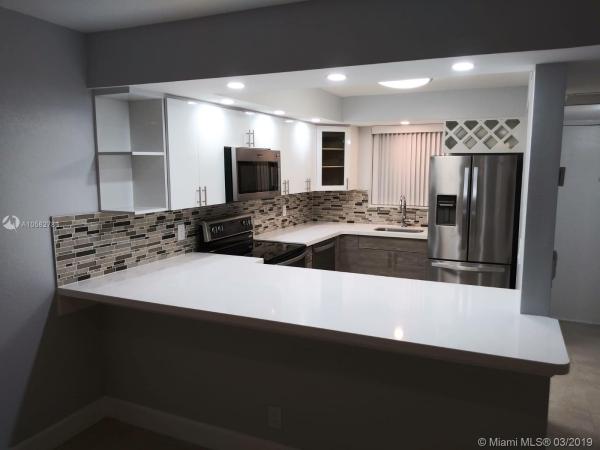Live Oak Of Pine Island Ridge, 9400 Live Oak Pl #204, Davie, Florida 33324, image 2