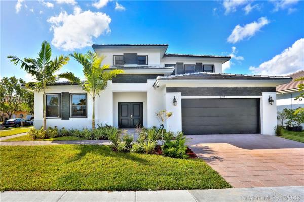 Los Prados By Lennar, 4441 SW 159th Path, The Hammocks, Florida 33185, image 2