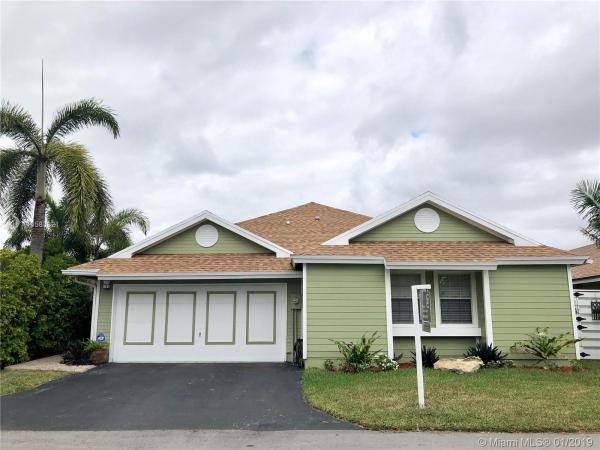 Royal Glen, 10124 SW 141st Ct, The Hammocks, Florida 33186, image 2