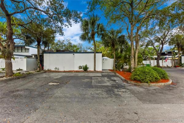 Windmill Gate, 6431 Lemon Tree Ln, Miami Lakes, Florida 33014, image 2