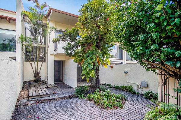 Sunset Kendall Villas, 10652 SW 79th Ter, Kendall, Florida 33173, image 2
