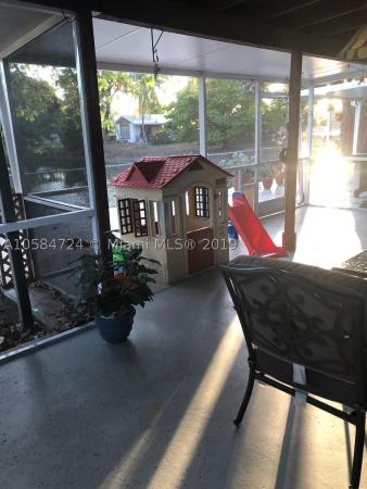 Heftler Homes, 10240 SW 41st Ter, Westwood Lakes, Florida 33165, image 2