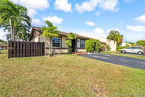 Devon Aire Villas, 11958 SW 122nd Ct 0, The Crossings, Florida 33186, image 2