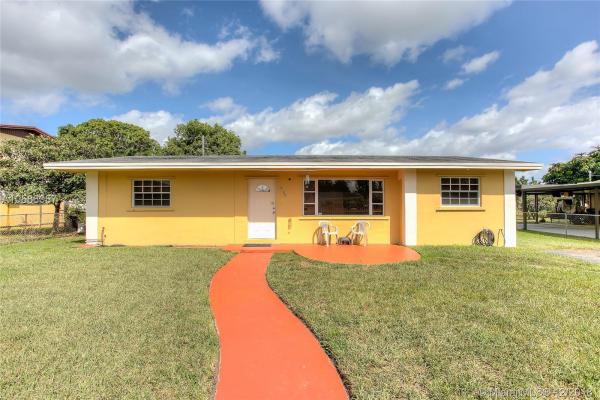 New England Village, 3835 NW 185th Ter, Miami Gardens, Florida 33055, image 2