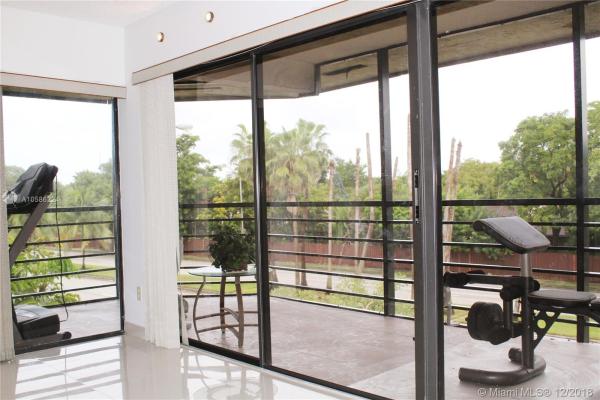Summertree Village, 601 Ives Dairy Rd #306-8, Ives Estates, Florida 33179, image 2