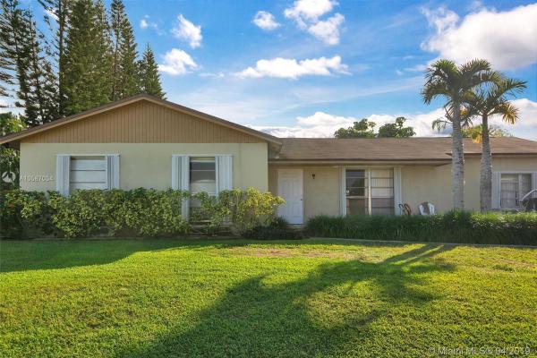 Meadow Wood Manor, 12344 SW 265th Ter, Kendale Lakes, Florida 33032, image 2