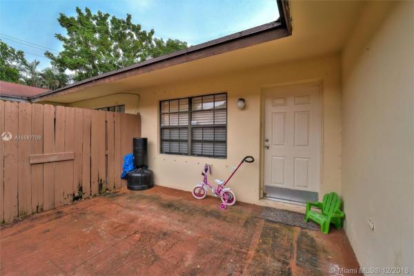 Westchester Townhouses, 4314 Woodstock Dr #A, West Palm Beach, Florida 33409, image 2