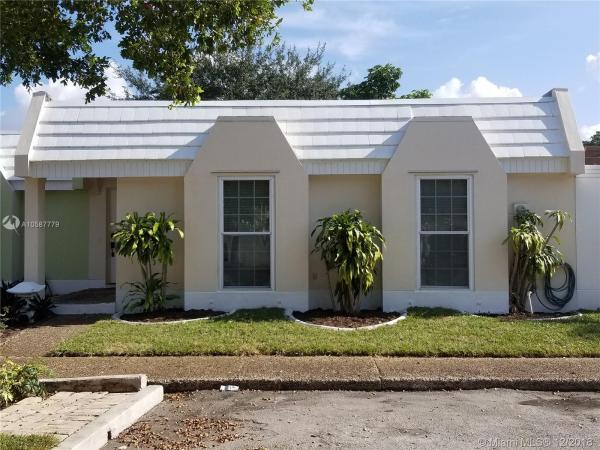 Miami Lakes Golf Course Village, 7409 Twin Sabal Dr, Miami Lakes, Florida 33014, image 2