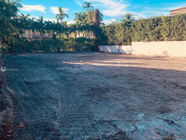 Beach View, 5352 Pine Tree Dr, Miami Beach, Florida 33140, image 2