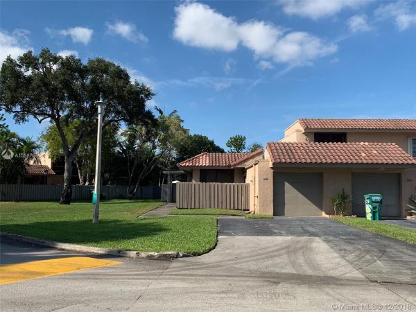 Golfwood, 689 NE 205th Ter 0, Ives Estates, Florida 33179, image 2