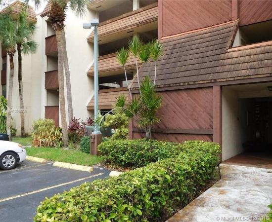 Summertree Village, 511 Ives Dairy Rd #302-6, Ives Estates, Florida 33179, image 2