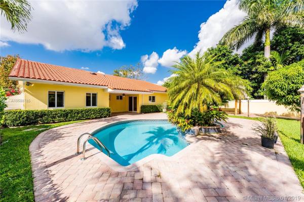 Country Club Estates, 381 Palmetto Dr, Miami Springs, Florida 33166, image 2