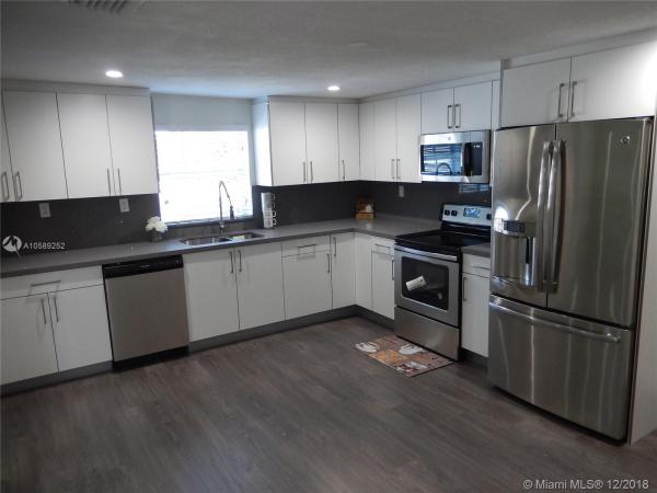Biscayne Gardens, 340 NW 148th St, Golden Glades, Florida 33168, image 2
