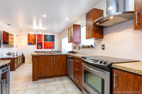 Villas Of Deerwood, 12699 SW 144th Ter, Three Lakes, Florida 33186, image 2