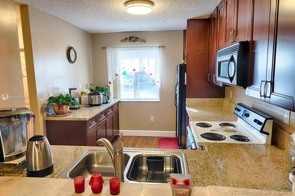 Weitzer Serena Lakes Townhomes, 14061 SW 178th St #14061, Richmond West, Florida 33177, image 2