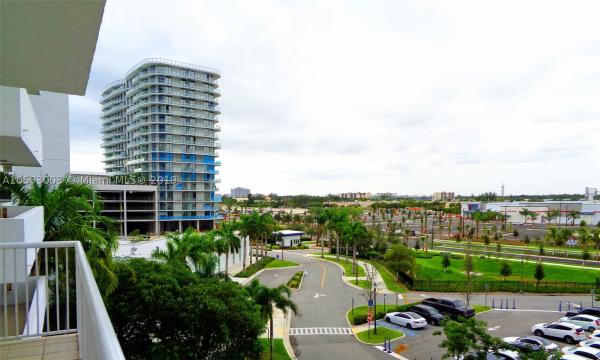 One Fifty One At Biscayne, 14951 Royal Oaks Ln #502, North Miami, Florida 33181, image 2