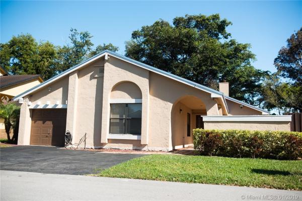 Lakes Of The Meadow, 4841 SW 147th Pl, Kendall West, Florida 33185, image 2