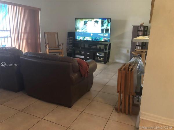 Tamiami Lakes Townhomes, 13419 SW 14th Ln, Tamiami, Florida 33184, image 2