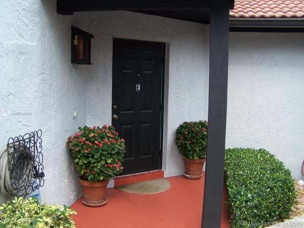 Village Homes At Lakes Of The Meadow, 15205 SW 45th Ter #45E, Kendall West, Florida 33185, image 2