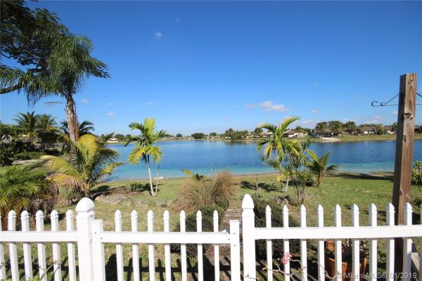 Devon Aire Villas, 12503 SW 119th Ter, The Crossings, Florida 33186, image 2