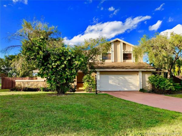 Patio Homes At Lakes Of The Meadow, 14819 SW 45th Ln, Kendall West, Florida 33185, image 2