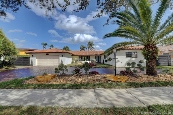 Loch Lomond, 15905 W Prestwick Pl, Miami Lakes, Florida 33014, image 2