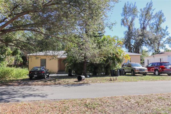Biscayne Lawn, 11331 NE 11th Pl, Biscayne Park, Florida 33161, image 2