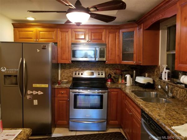 Mansion Townhouse, 15181 NE 6th Ave #24, Golden Glades, Florida 33162, image 2