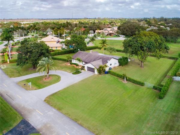 Ivanhoe Estates, 5200 W Saxon Cir, Southwest Ranches, Florida 33331, image 2