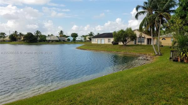 Courtyards At Deerwood, 14570 SW 123rd Ct, Three Lakes, Florida 33186, image 2