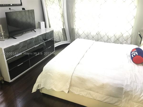 Lincoln Square, 102 Lincoln Ct, Deerfield Beach, Florida 33442, image 2