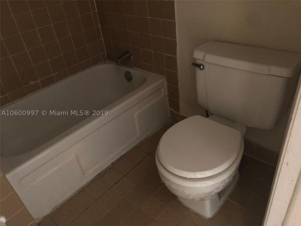 Segovia, Tamiami, Florida 33184, image 3
