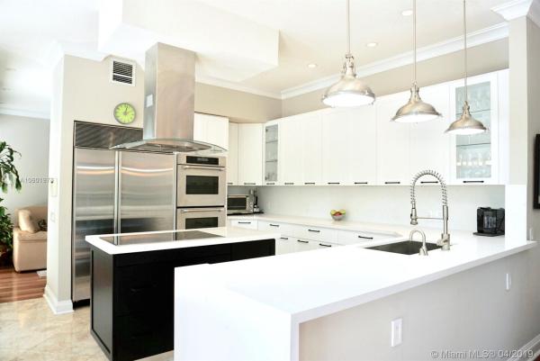 Aventura Estates, 20000 NE 36th Pl, Aventura, Florida 33180, image 2