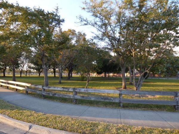 Les Chalets At International Gardens, 1855 SW 122nd Pl, Tamiami, Florida 33175, image 2