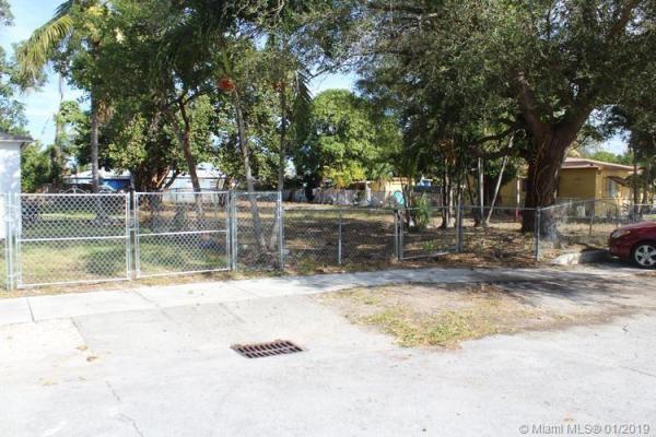 523 NW 106th St, Unincorporated Dade County, Florida 33150, image 2