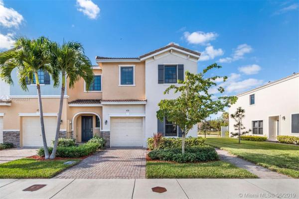 Champion Lakes, 420 NE 194th Ter, Ives Estates, Florida 33179, image 2