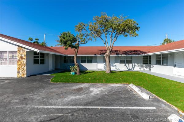 St James Court, 1128 N 16th Ct, Hollywood, Florida 33020, image 2