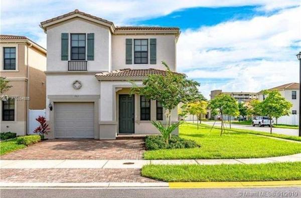 Champion Lakes, 707 NE 193rd St, Ives Estates, Florida 33179, image 2