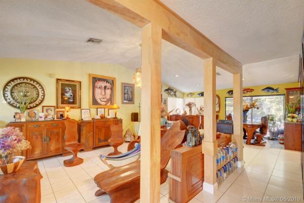 Sky Lake Homes, 881 NE 205th St, Ives Estates, Florida 33179, image 2
