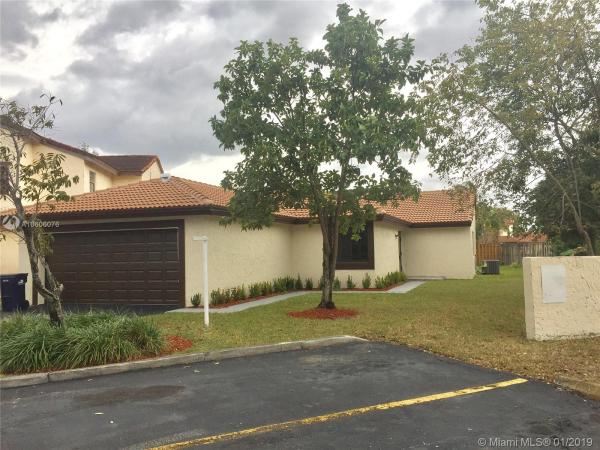 Tamiami Lakes, 1197 SW 133rd Place Cir, Tamiami, Florida 33184, image 2