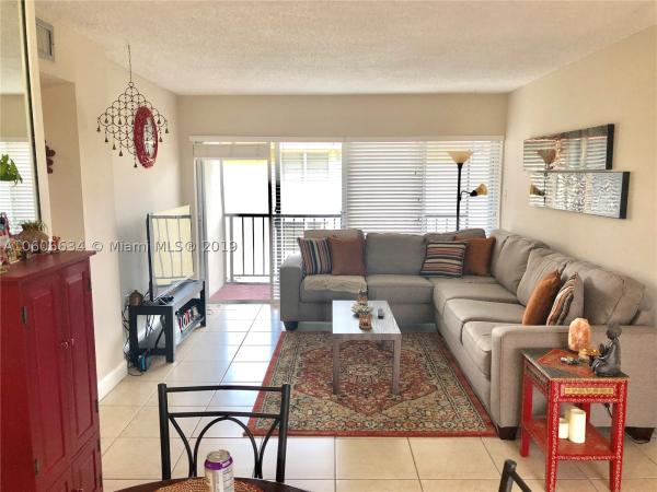 Pineside, 8889 Fontainebleau Blvd #403, Fountainebleau, Florida 33172, image 2