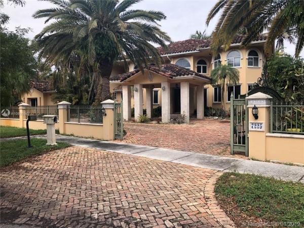 Loch Lomond, 7225 Gleneagle Dr, Miami Lakes, Florida 33014, image 2