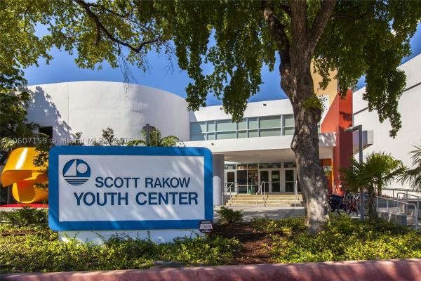 Flamingo Terrace, 2815 Pine Tree Dr, Miami Beach, Florida 33140, image 2