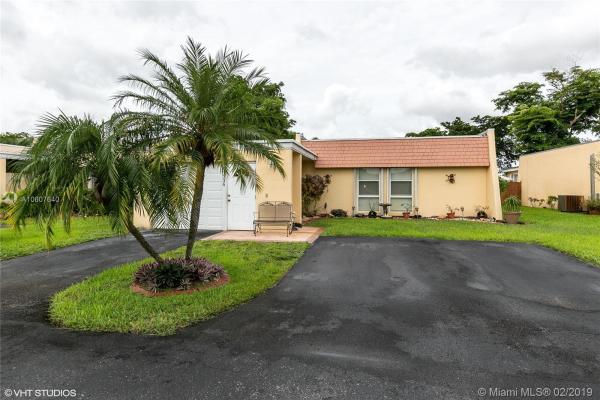 Fairway Villas, 7336 Bay Hill Dr ##7336, Country Club, Florida 33015, image 2