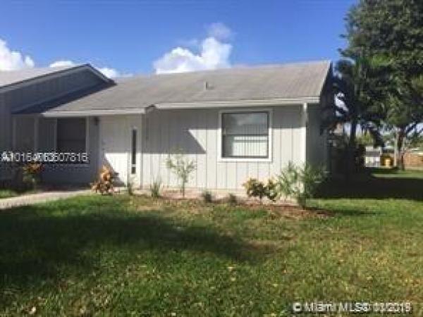 Pine Needle Park, 3205 Foxridge Ct, Palm Springs, Florida 33461, image 2