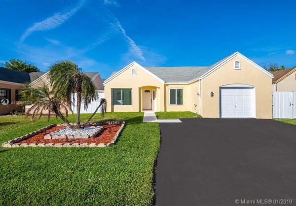 Lakes Of Avalon, 8121 NW 192nd Ter, Hialeah, Florida 33015, image 2