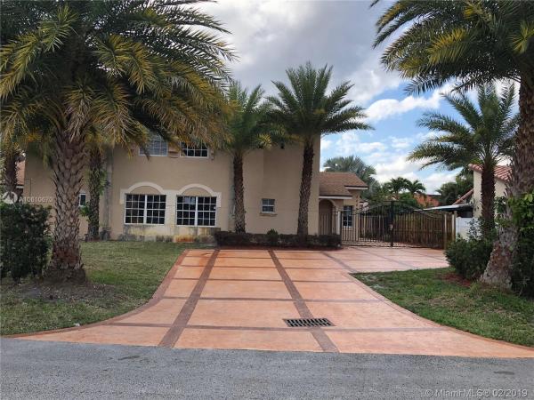 Farberville, 20020 E Oakmont Cir, Country Club, Florida 33015, image 2