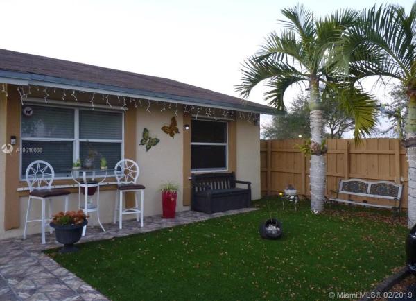 Westwind Lakes Townhouses, 6945 SW 152nd Ct, Kendall West, Florida 33193, image 2