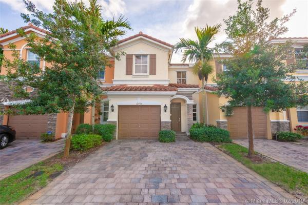 Emerald Creek Townhomes, 12436 Emerald Creek Mnr, Plantation, Florida 33325, image 2