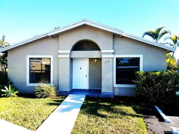 Westwind Lakes Garden Homes, 6695 SW 152nd Pl #44-95, Kendall West, Florida 33193, image 2